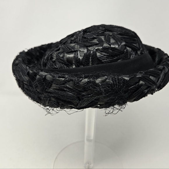 VINTAGE 1950 PASADENA HATS BLACK WOVEN STRAW BOATER HAT VEIL WOMEN OS WHIMSIGOTH - Picture 2 of 15